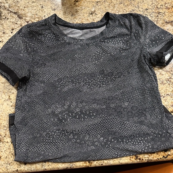 lululemon athletica Serve Up Some Sun Short Sleeve - Picture 5 of 9